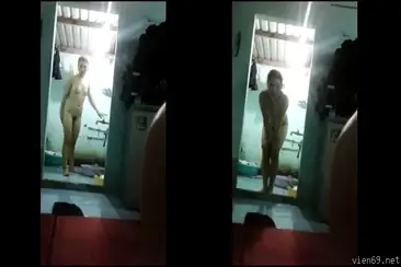 Voyeur memfilmkan istri mandi seksi dan memijat vagina gemuk